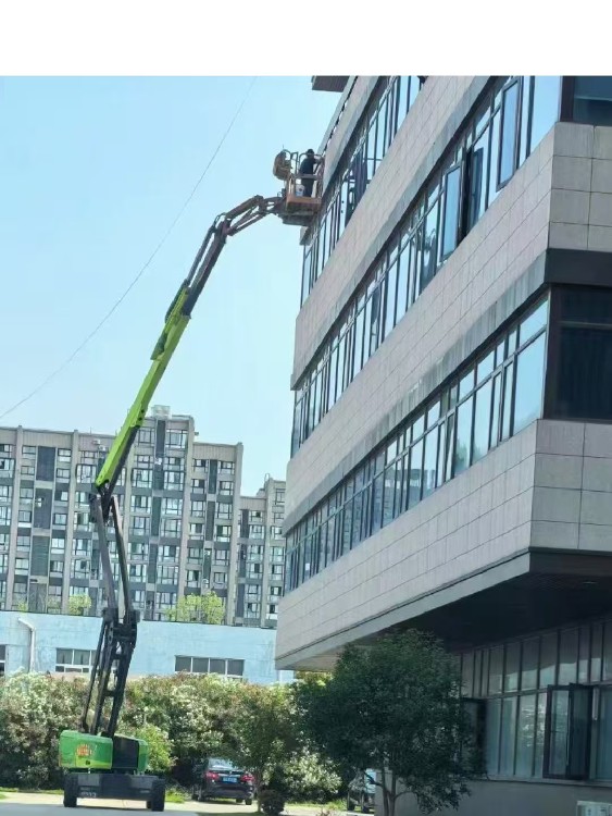 高效安全，靈活便捷——上海昭晨機械設備租賃在嘉定區的16米曲臂車租賃與弱電安裝服務解析
